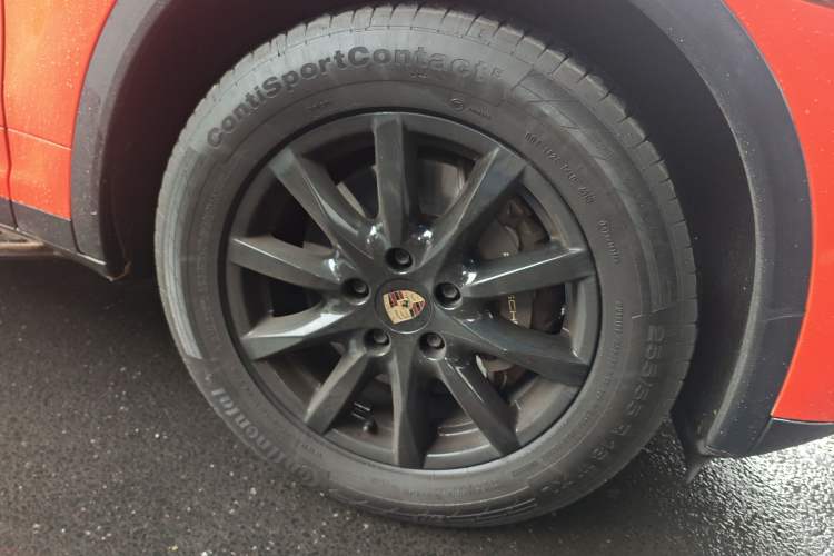 Used Porsche Cayenne 2011 3.6L automatic transmission U.S. specification Right Front Wheel Hub
