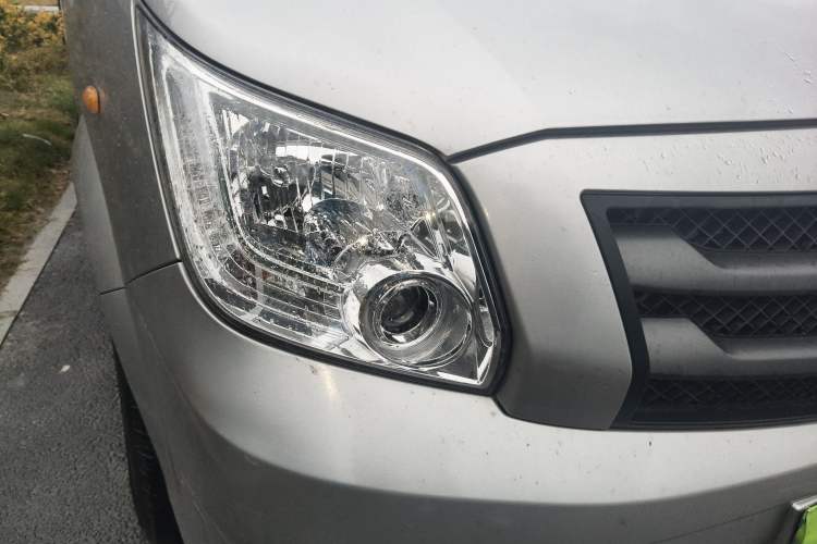 Used Foton Toano 2023 Joy Elephant Multi-Function 2.0T Manual Long-Wheelbase Mid-Roof Model with Single Rear Tire Available in 5/6/7/9-Seater Configurations