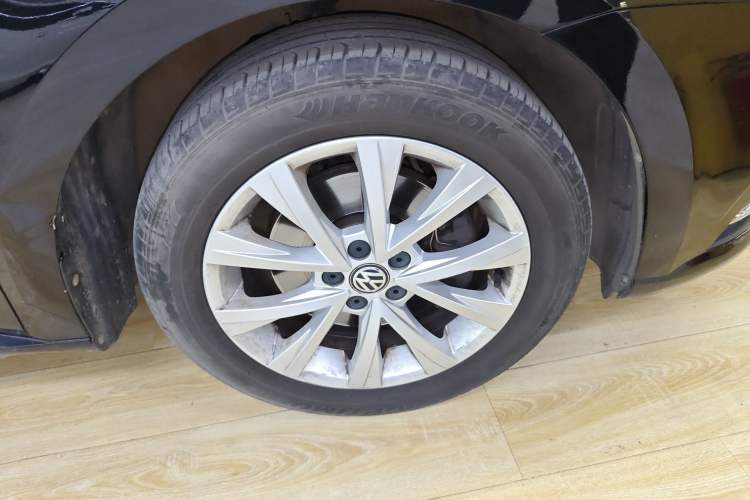 Used Volkswagen Lavida 2017 230TSI DSG Comfort Edition Right Front Wheel Hub
