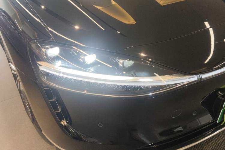 Used Hima Stelato S9 2024 All-Electric Ultra Four-Wheel-Drive Flagship Edition Right Front Headlight