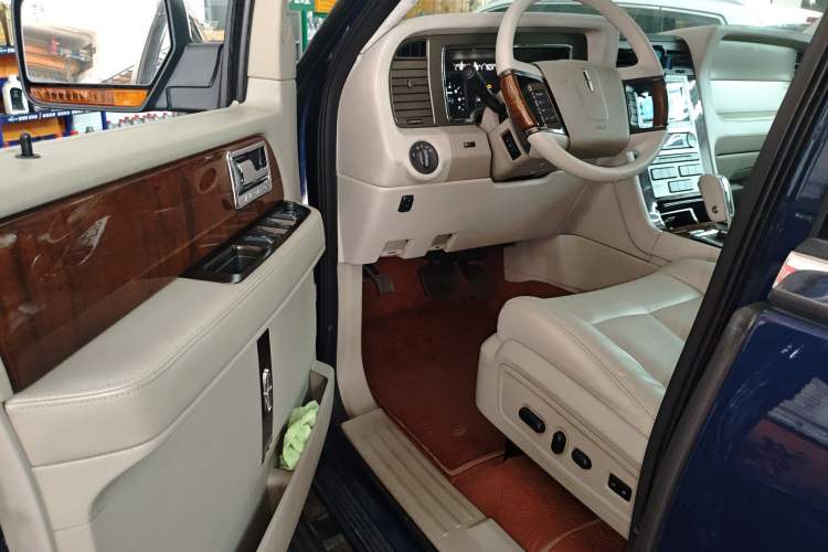 Used Lincoln Navigator 