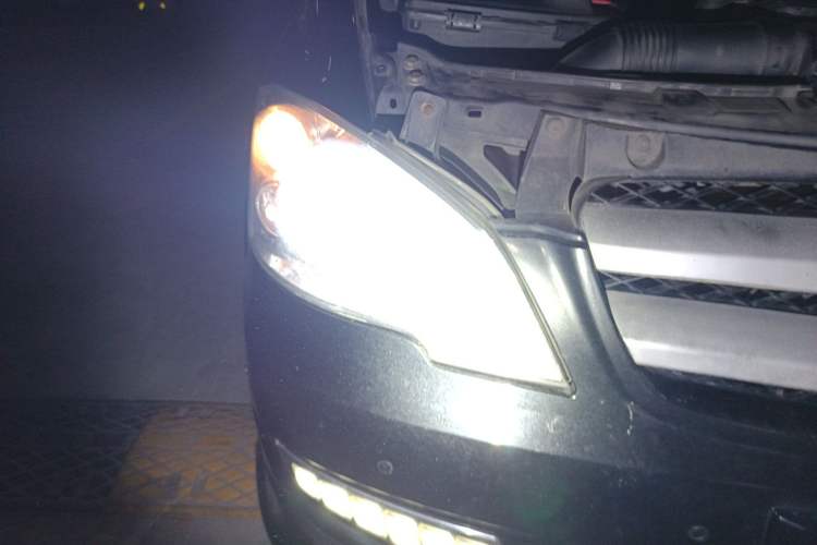 Used Mercedes-Benz Vito 2013 3.0L Elite Edition Right Front Headlight