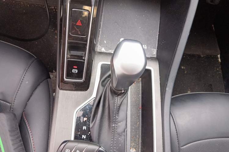 Used Roewe i5 2023 1.5L CVT Luxury Edition Gear Lever