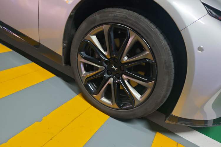 Used XPeng P7 2022 670N+ Right Front Wheel Hub