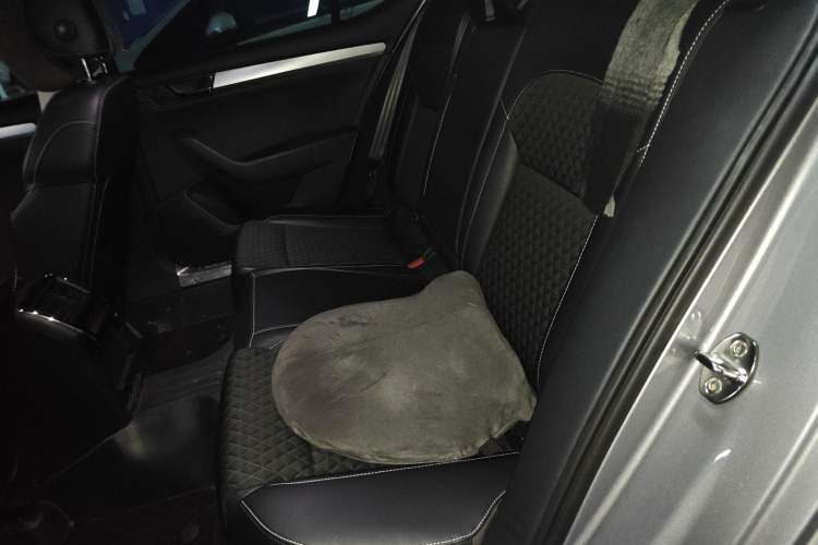 Used Skoda Superb 2016 TSI330 DSG Innovation Edition Interior 4