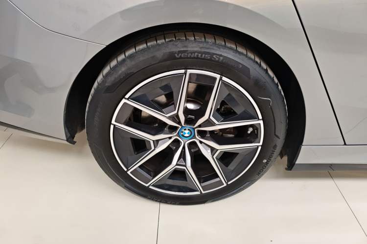 Used BMW i5 2024 eDrive 35L M Sport Package Exterior 5