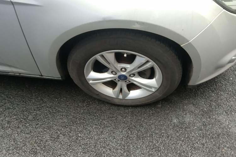 Used Ford Focus 2012 Hatchback 1.6L Automatic Fashion Edition Right Front Wheel Hub