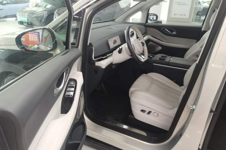 Used VOYAH Dream 2025 PHEV Four-Wheel-Drive Flagship Version – Qiankun Edition Driver Seat