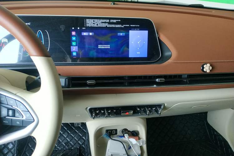 Used ORA Good Cat 2022 Morandi Edition 400km Standard Range Luxury Version Lithium Iron Phosphate Audio And AC Panel