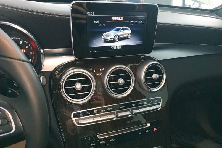 Used Mercedes-Benz GLC 2019 GLC 260 L 4MATIC Dynamic Model Audio And AC Panel