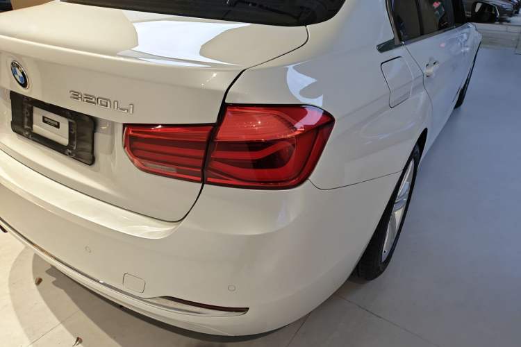 Used BMW 3 Series 2017 320Li Fashion Model Right Rear Taillight