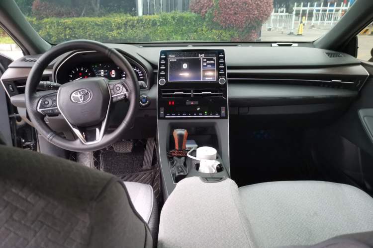 Used Toyota Avalon 2019 2.5L Ambition Version China VI Standard Center Console