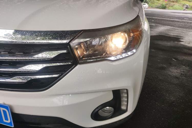 Used GAC Trumpchi GS4 2017 235T Automatic Two-Wheel Drive Luxury Smart Connectivity Version Left Front Headlight