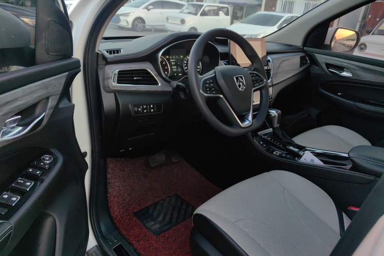 Used Baojun 730 2019 1.5T CVT Flagship Model 7 Seats China VI Emission Standard
