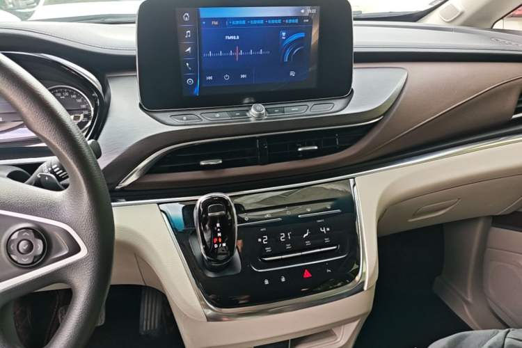 Used Buick GL8 2023 Land Executive Class Comfort Model