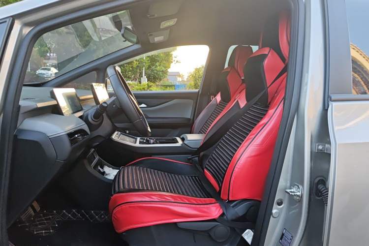 Used Hycan Z03 2022 510 km Range Trend Edition 135 kW 64.23 kWh Left Front Seat