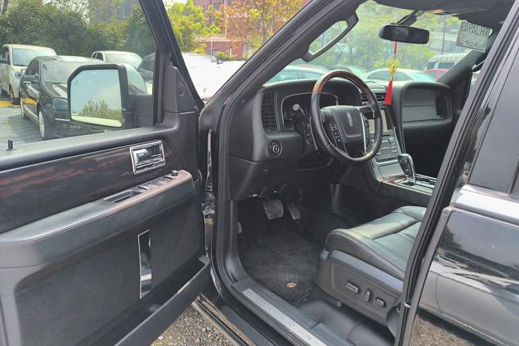 Used Lincoln Navigator 2016 3.5T AWD Driver Seat