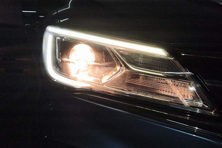 Used Roewe Ei5 2019 Smart Connect Supreme Edition Right Front Headlight