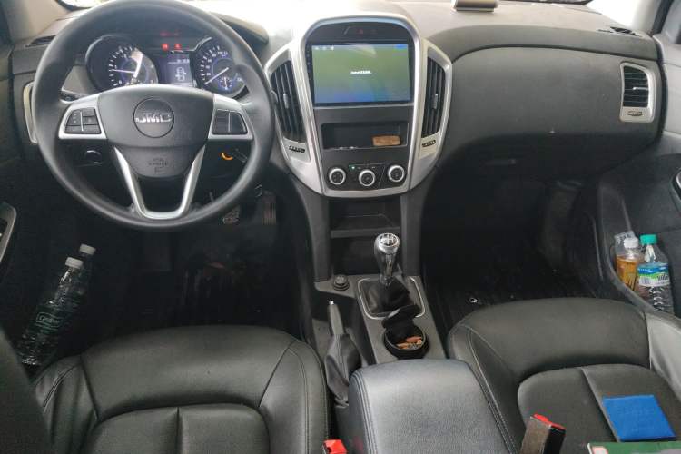 Used JMC Baodian 2020 2.5T Diesel 4x4 Comfort Edition Standard Wheelbase JX4D25A6L Center Console