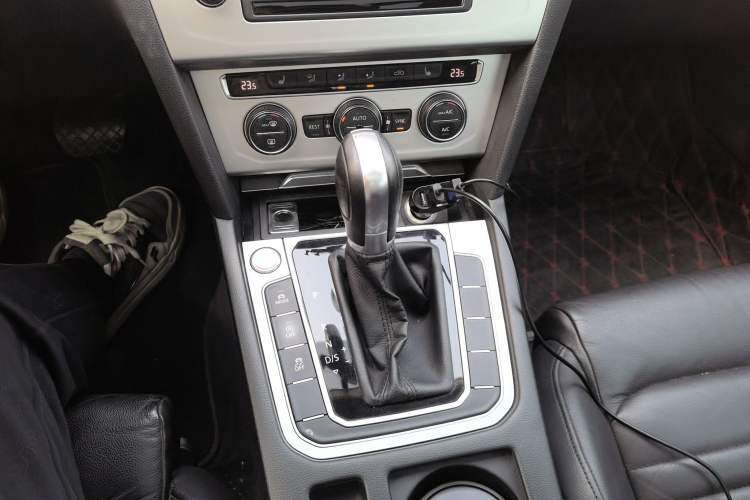 Used Volkswagen Variant 2017 380TSI Two-Wheel Drive Comfort Edition Gear Lever