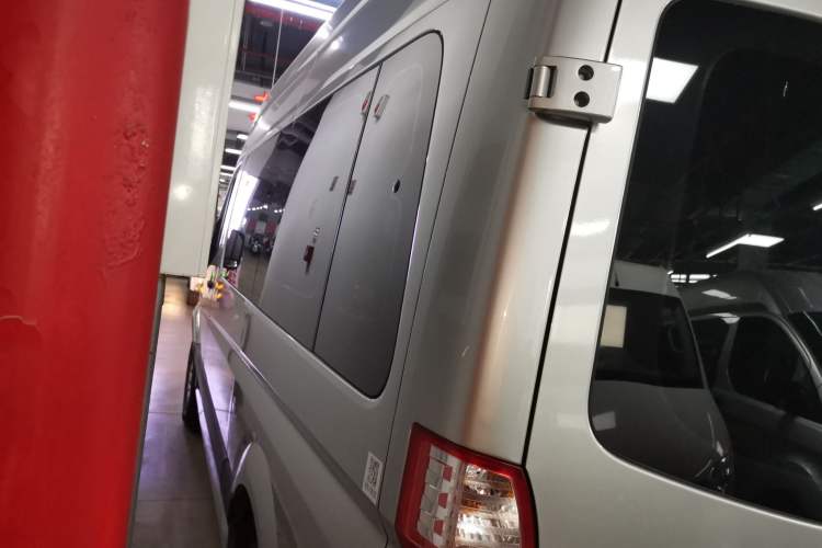 Used Foton Toano 2024 Joyear Multi-Function 2.0T Manual Long-Wheelbase Mid-Roof Model with Single Rear Tire Available in 5/6/7/9-Seater Configurations