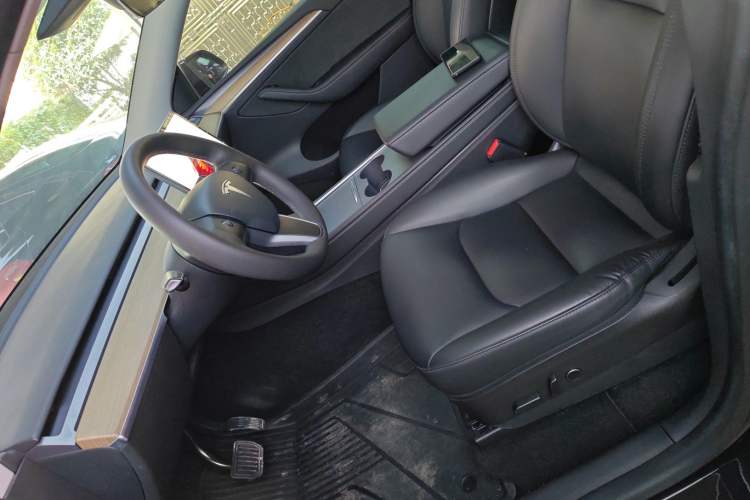 Used Tesla Model Y 2022 Long-Range All-Wheel-Drive Version