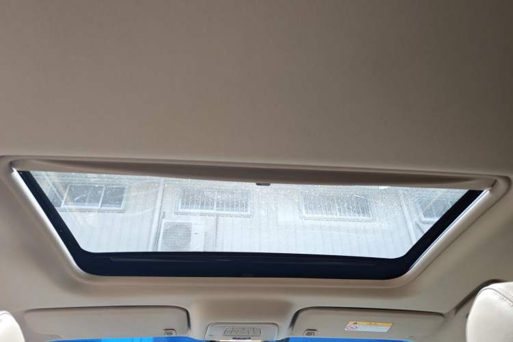 Used Buick GL8 2023 Land Executive Class 652T Luxury Model
