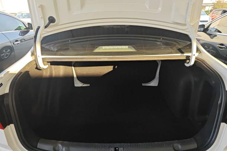 Used Volkswagen Lavida 2017 1.6L Manual Fashion Edition
