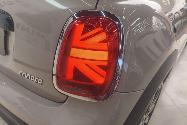 Used MINI 2023 Updated 1.5T COOPER Artist Exterior 3