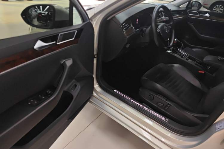 Used Volkswagen Magotan 2018 330TSI DSG Luxury Model Driver Seat