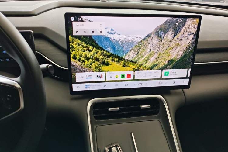 Used Geely Galaxy L6 2025 EM-i 140km Long-Range Version
