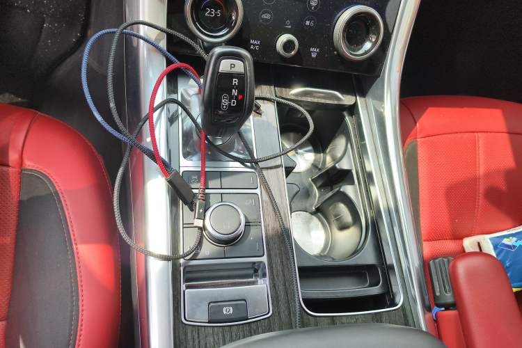 Used Land Rover Range Sport 2022 3.0 L6 YAO Black Edition Gear Lever