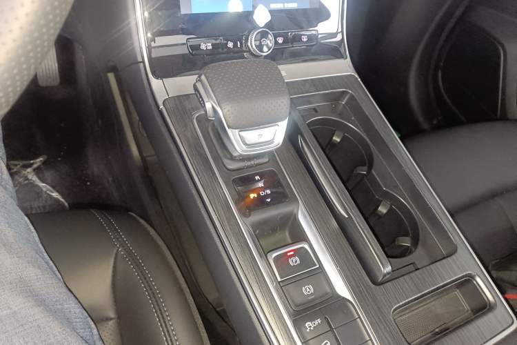 Used Roewe RX5 2025 PLUS 330TGI Automatic Trendsetting Smart Edition