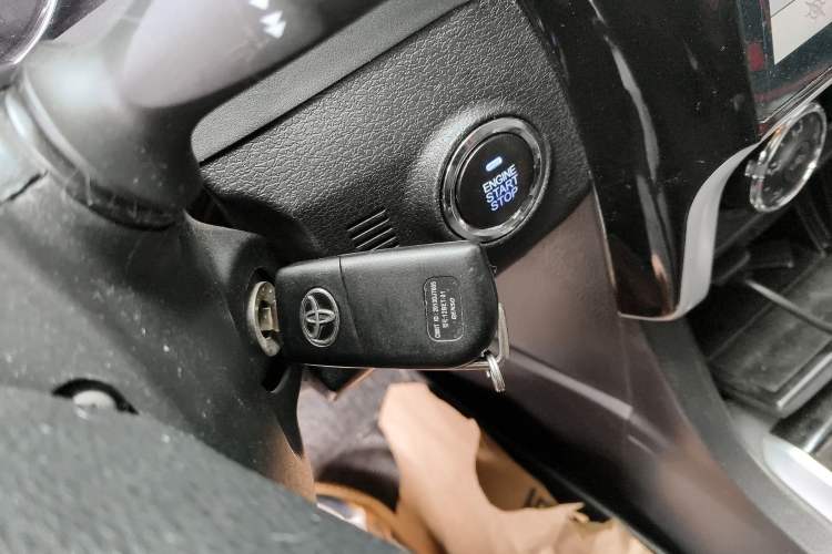 Used Toyota Corolla 2017 Revised Version 1.2T S-CVT GL Vehicle Key