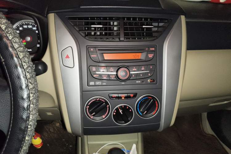 Used Venucia R50 2013 1.6L Automatic Luxury Edition
