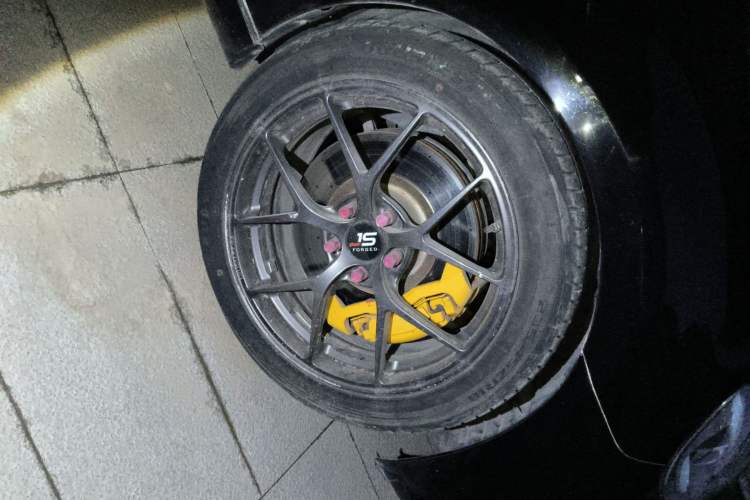 Used Volkswagen Golf 2011 2.0 TSI R Right Front Wheel Hub