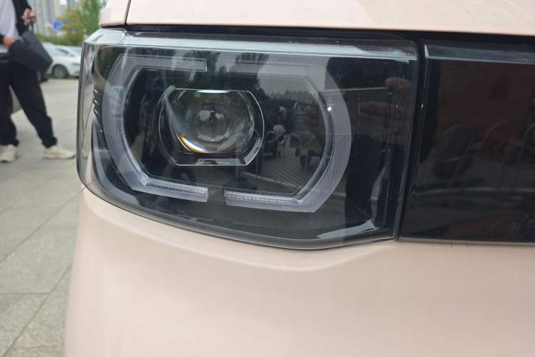 Used Wuling Hongguang MINIEV 2022 Macaron Premium Model – Lithium Iron Phosphate Right Front Headlight