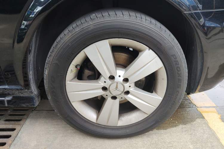 Used Mercedes-Benz Viano 2013 3.0L Comfort Edition Right Front Wheel Hub