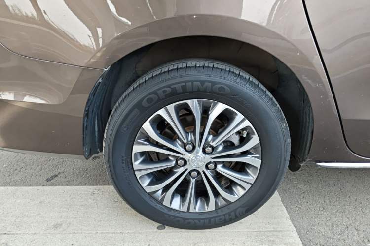 Used Buick GL8 2023 Facelifted Land Cruiser Executive Luxury Version