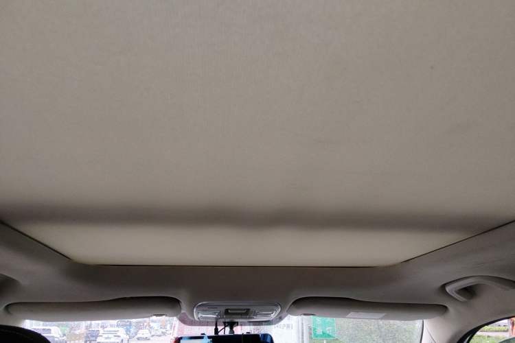 Used Geely Auto Emgrand X7 Sport 2018 1.8TD Automatic Two-Wheel Drive Smart Connect 4G Internet Edition Headliner