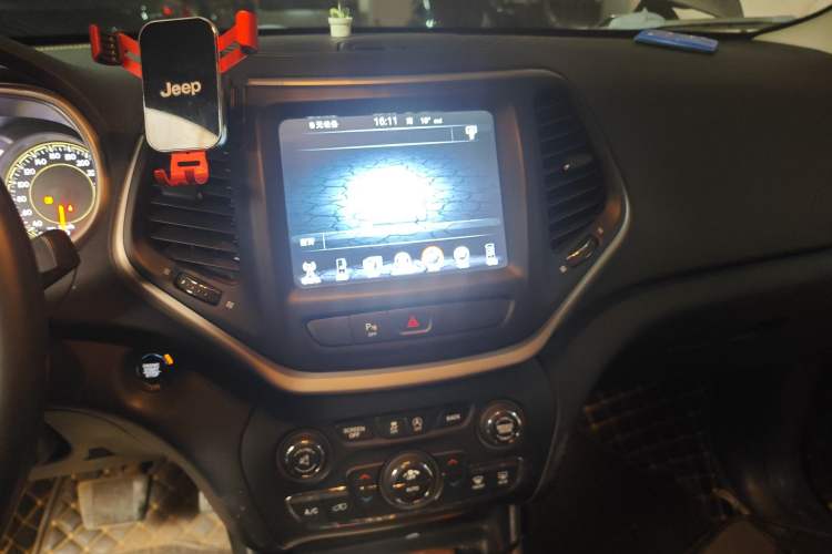 Used Jeep Cherokee 2017 2.0L Superior Edition Audio And AC Panel