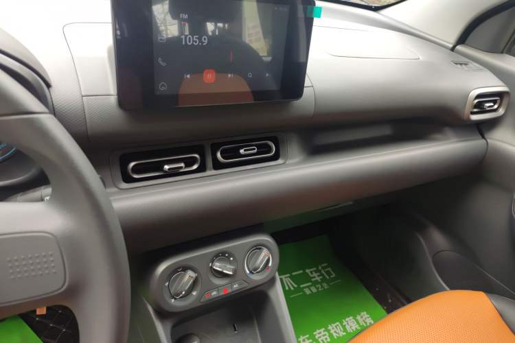 Used Wuling Hongguang New Energy 2024 All-Electric Model 300KM Standard Version Audio And AC Panel