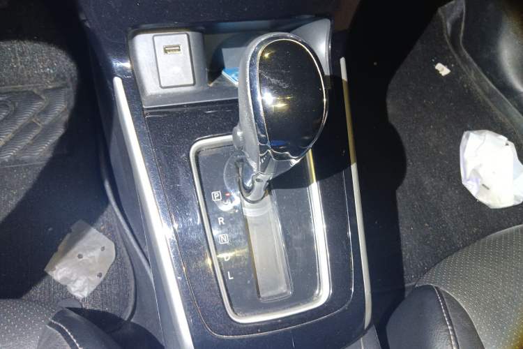 Used Nissan Sylphy 2019 1.6XV CVT Smart Connect Luxury Edition China VI Standard Gear Lever