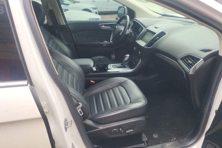 Used Ford Edge 2015 2.0T GTDi Two-Wheel-Drive High-Line Version
