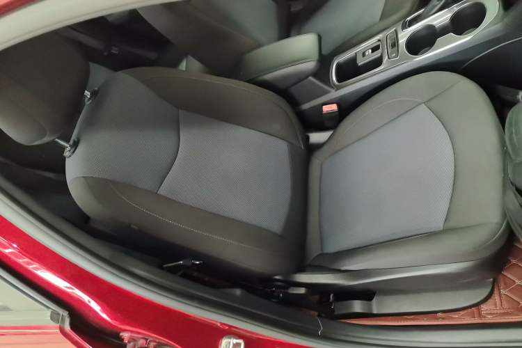 Used Chevrolet Cruze 2017 1.5L Automatic Pioneer Sunroof Edition
