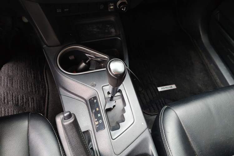 Used Toyota RAV4 2016 2.0L CVT Two-Wheel Drive Fashion Edition China V Standard
