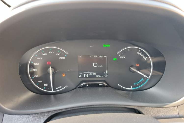 Used Wuling Hongguang New Energy 2025 Extended-Range Hybrid 50 km Utility Version Instrument Cluster