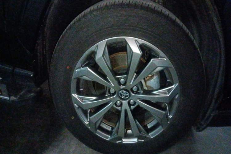 Used Toyota RAV4 2024 2.0L CVT Two-Wheel Drive Fashion Plus Edition Right Front Wheel Hub