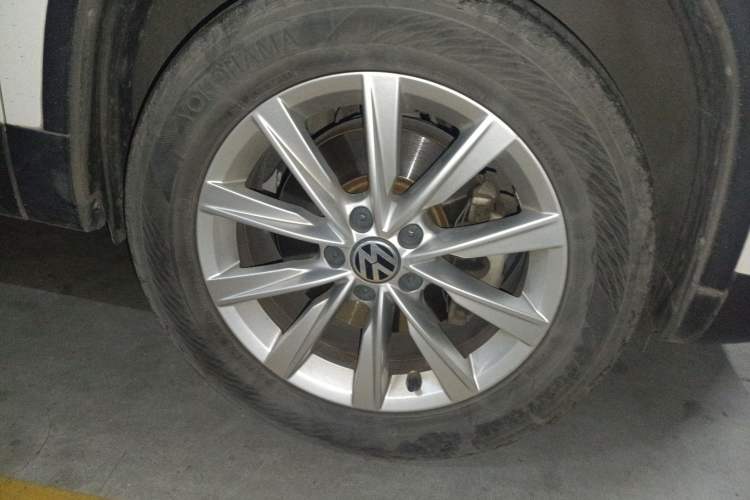 Used Volkswagen Tiguan L 2016 280TSI Automatic Two-Wheel-Drive Silk Road Style Edition