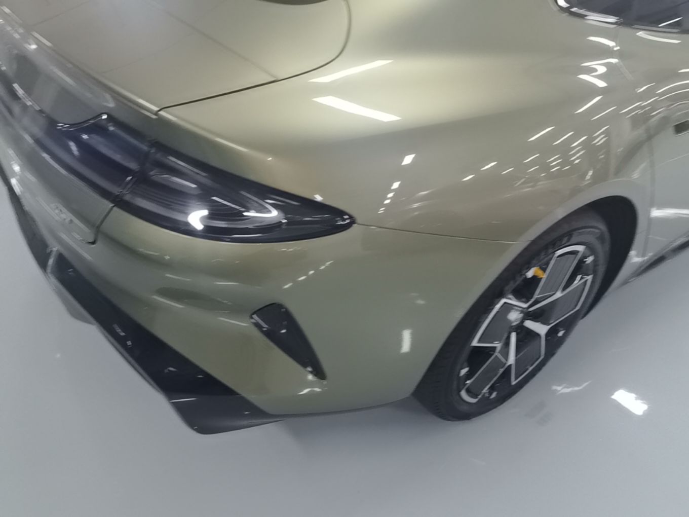 Xiaomi Auto SU7 2024 Rear-Drive Ultra-Long Range Advanced Pro-Level Intelligent Driving Version — снимка 9